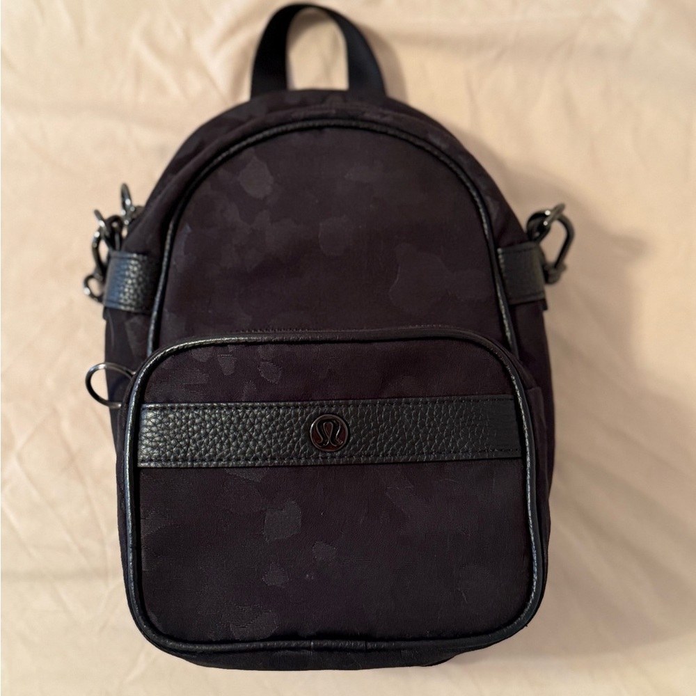 Lululemon Now And Always convertible bag
